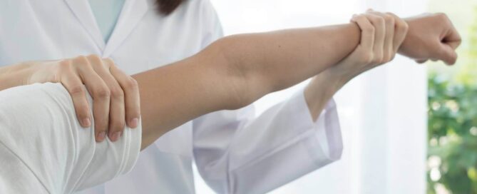 Dolore, formicolio e gonfiore al braccio? Potrebbe essere sindrome dello stretto toracico. Approfondisci diagnosi e trattamenti più efficaci.
