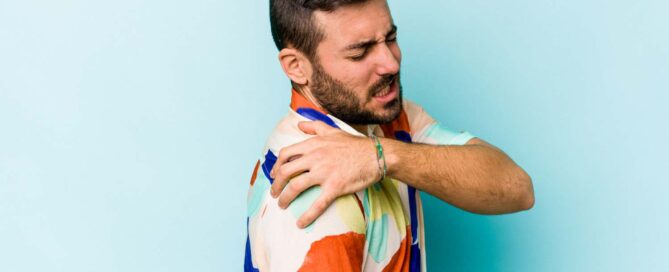Dolore, rigidità e debolezza alla spalla? Potrebbe trattarsi di sindrome da impingement subacromiale. Ecco come si diagnostica e si cura.