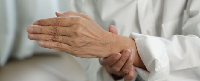 Dalla diagnosi al trattamento: affrontare le malattie reumatiche con l’aiuto di fisioterapisti esperti può fare la differenza nella vita quotidiana.